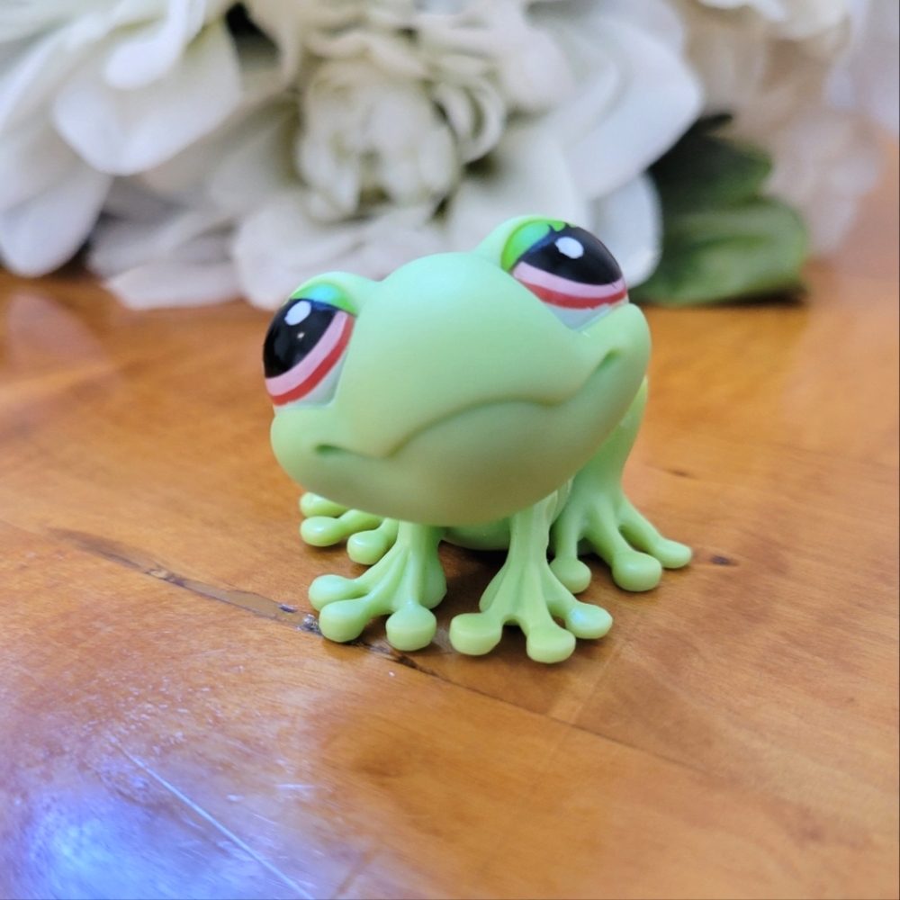 Littlest Pet Shop LPS #898 Frog Lime Green Spotted Red Eyes 2007 B
